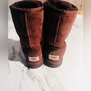EUC Chocolate Brown UGGs